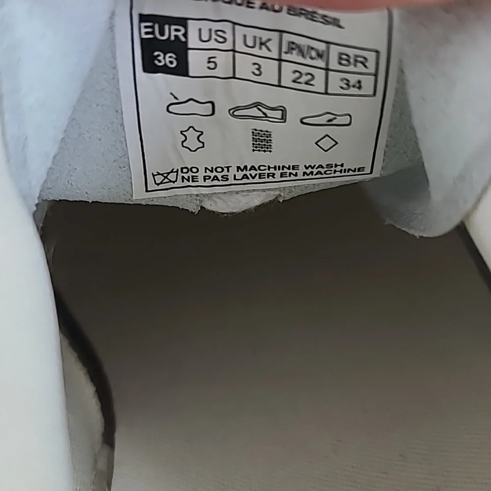 VEJA Women's V-10 Low Top Sneakers 5 - Picture 8 of 9